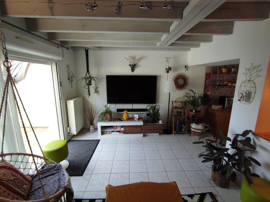 Chaleureuse Maison De Ville Avec Parking Gratuit Шинон Екстериор снимка