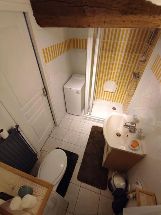 Chaleureuse Maison De Ville Avec Parking Gratuit Шинон Екстериор снимка